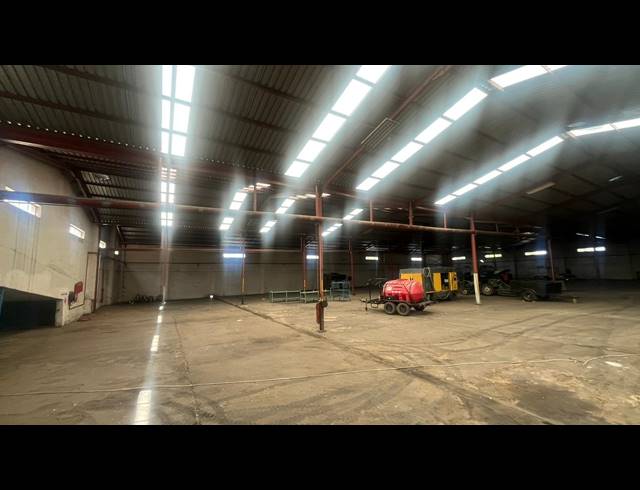 2,700M² WAREHOUSE TO LET IN BELLEVUE